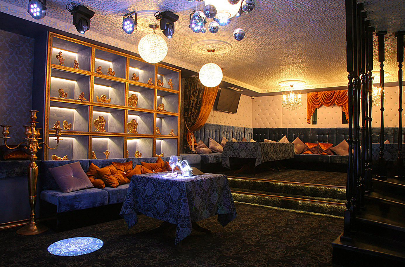 фотография зала для мероприятия Караоке-клубы АРТИСТ на 3 мест Краснодара
