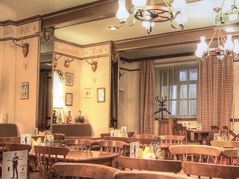 снимок зала Пивные рестораны Рэтскеллер    Краснодара